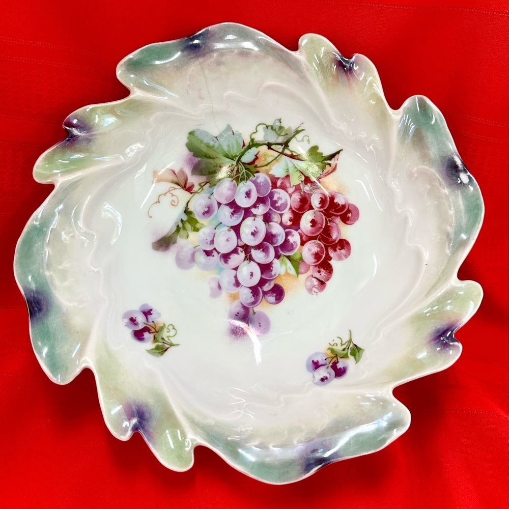 Elegant Grape Design Decorative Bowl